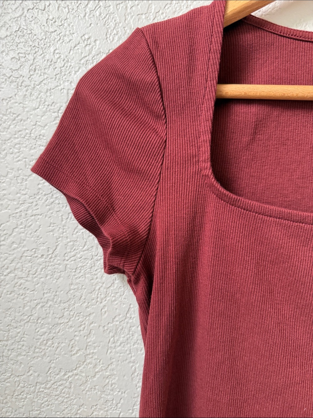 Old Navy Square Neck Short Sleeve Shirt Cropped Red Maroon size Medium - Picture 5 of 6